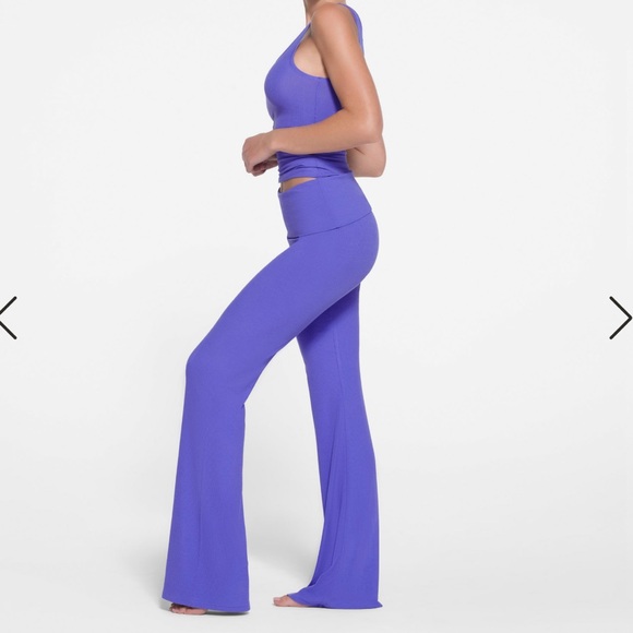 Only tried on soft lounge set with fold down pants. Top is no longer sold RARE - Picture 7 of 13